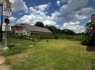 915 E Hattie St, Fort Worth, TX 76104