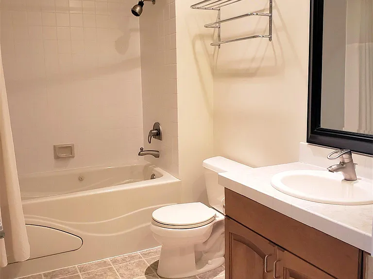 Second Full Bathroom with Jacuzzi Tub