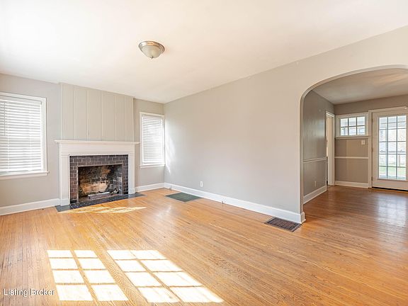 4th image of 122 Bonner Ave