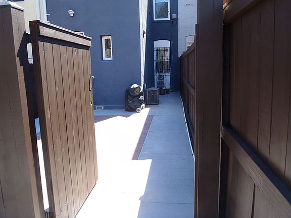 Gated fence for privacy