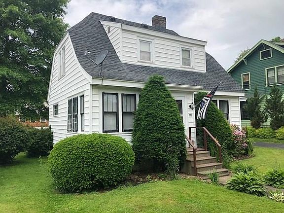 3rd image of 221 Bowen St