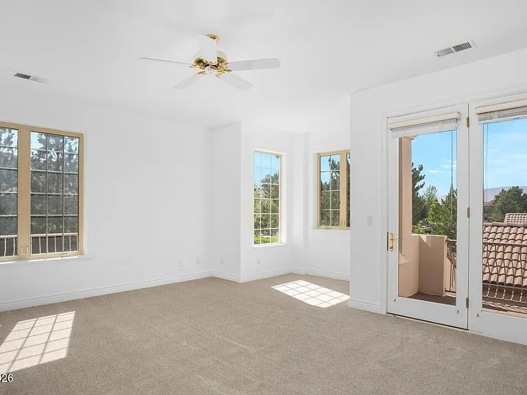 4690 Aberfeldy Rd — Photo 22