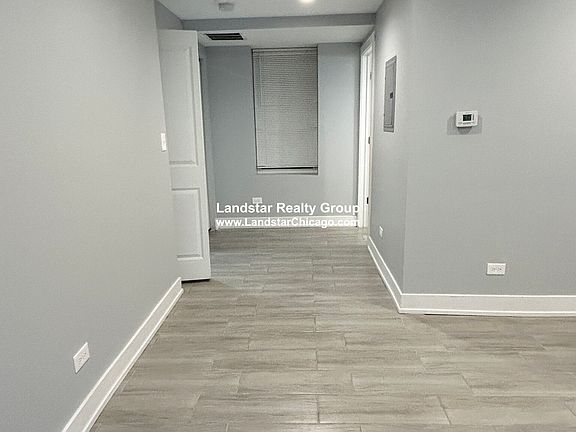 4th image of 926 W 32nd Pl
