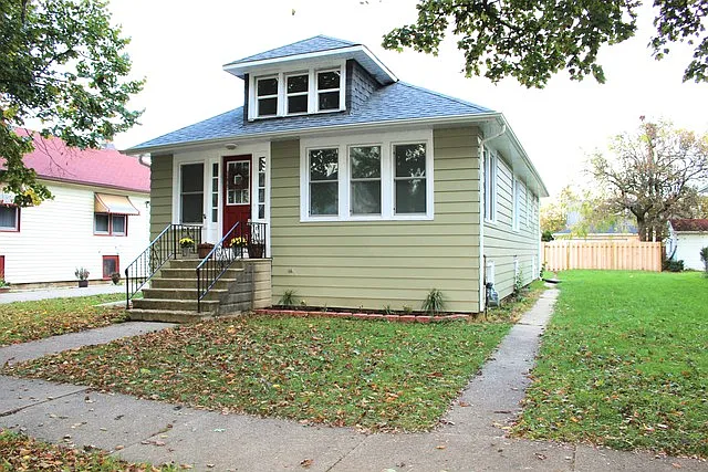 3023 Calwagner St photo 1