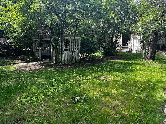 5th image of 120 N Division St #2B