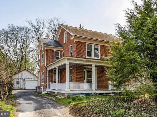 60 Paradise Ln, Ronks, PA 17572