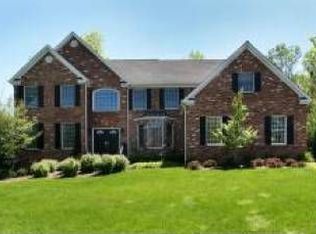 14 Hickory Ln, Green Brook, NJ