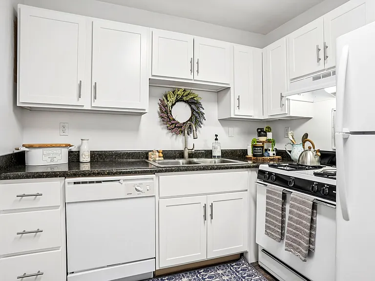 The Arbors Apartments — Photo 44