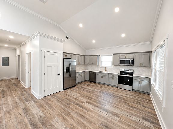 5th image of 22 Owens St