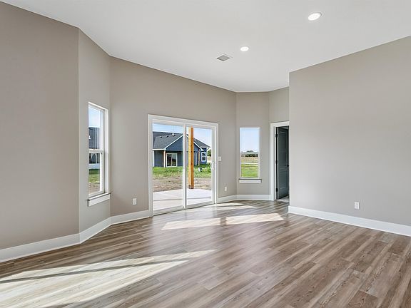 5th image of 1511 E Midway Ct