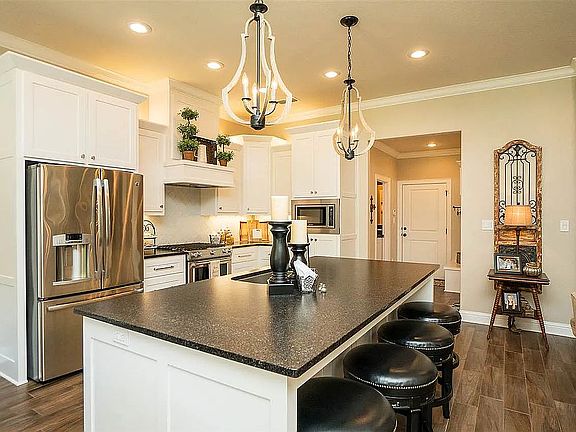 3rd image of 129 Germantown Cir