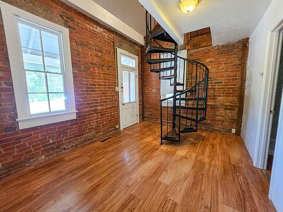 4th image of 1742 Walnut St #2