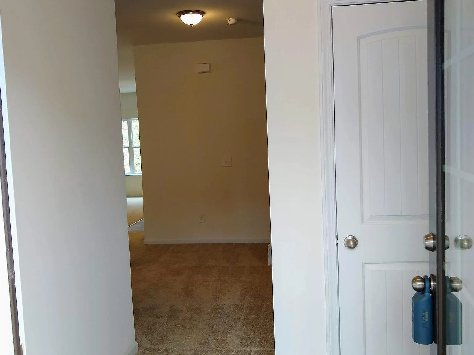4 bed, 2.5 bath, 2171 sqft, $2,285 — Photo 2