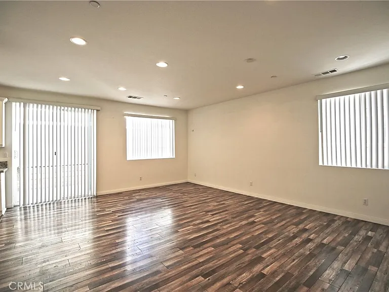 683 Huron Pl — Photo 3