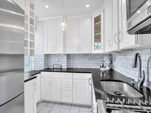 5th image of 120 Cabrini Blvd APT 45
