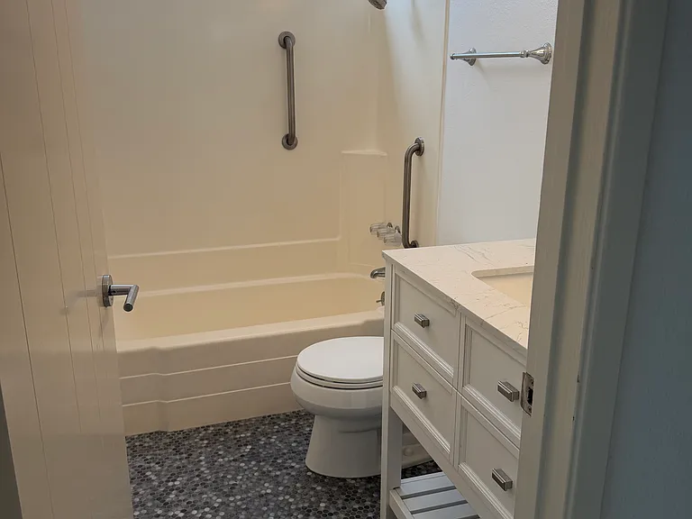 446 Vista Roma — Photo 23
