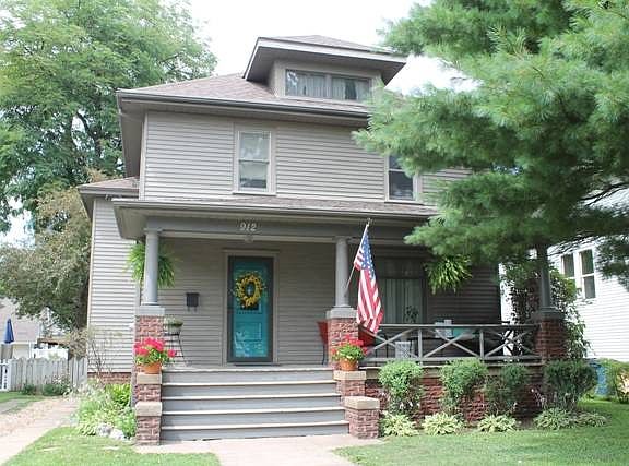 2nd image of 912 West Broadway