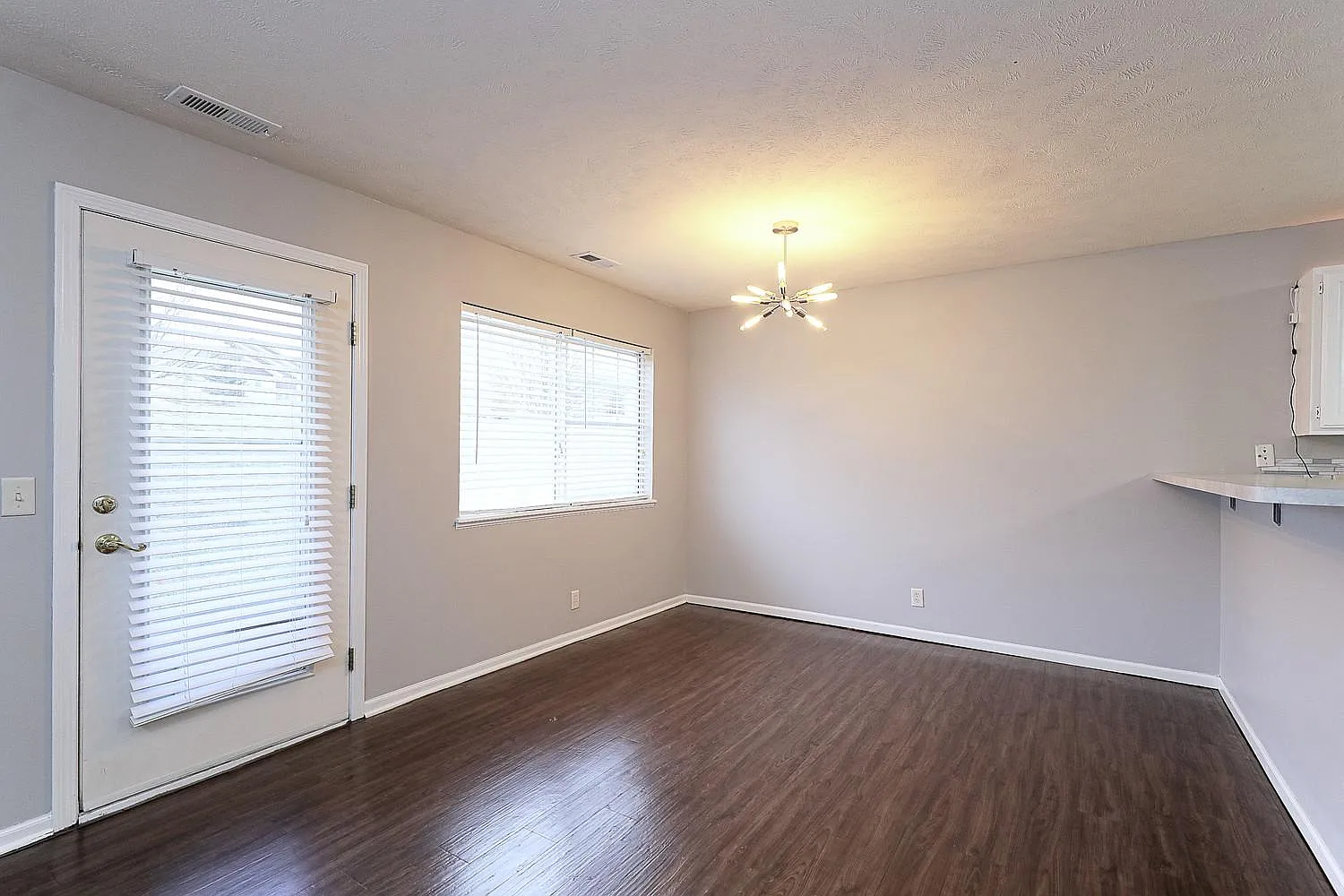 3 bed, 2.5 bath, 1739 sqft, $1,789 — Photo 4