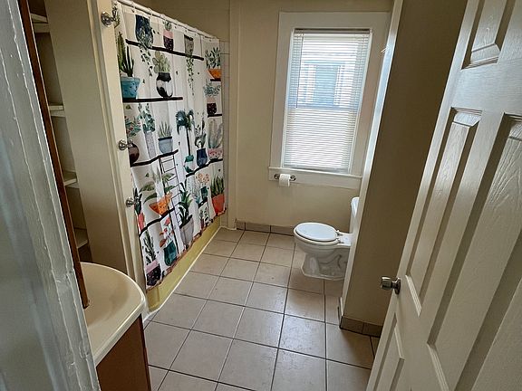 4th image of 2108 Robin St APT 1