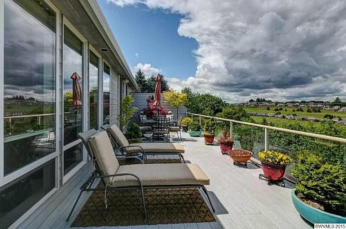 2nd image of 910 Sahalee Ct SE