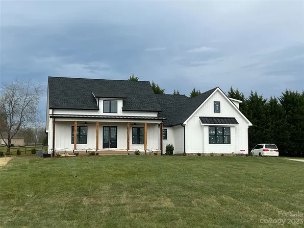 78 Wintercress Dr, Mills River, NC 28759