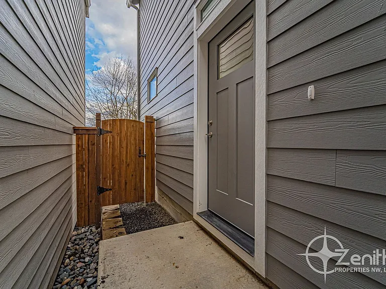 4939 NE 2nd Ct — Photo 5