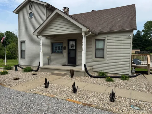 32 Wilson Ave, Albion, IL 62806