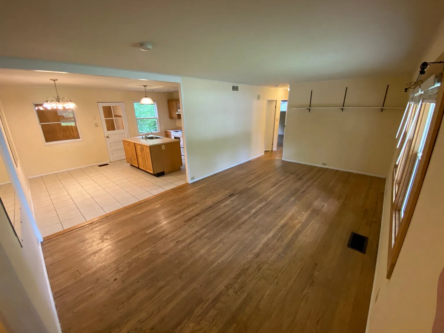 105 N Overhill Drive — Photo 2
