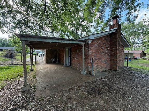 3rd image of 810 Michelle Dr