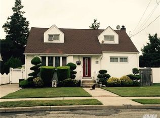1807 Adlin Ct, East Meadow, NY 11554