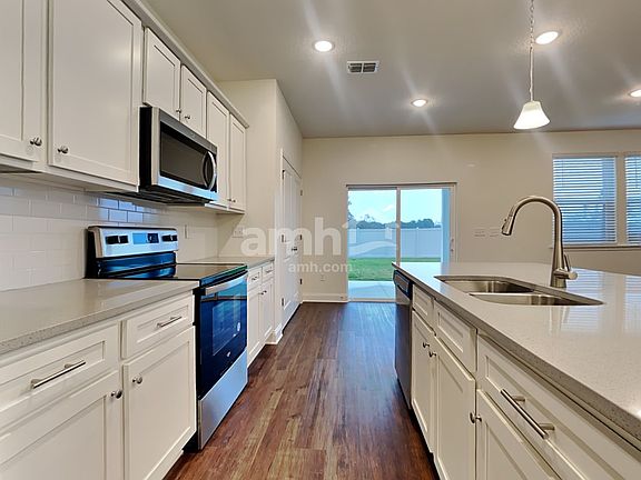 3rd image of 60 Elcano Ln