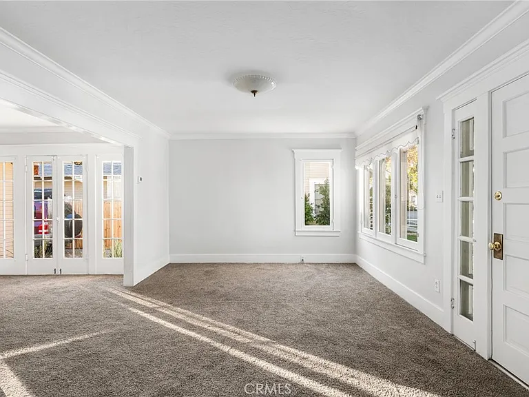 243 N Grand St — Photo 4