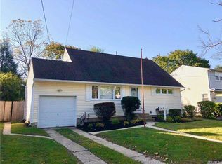 69 Arizona Ave, Syosset, NY 11791