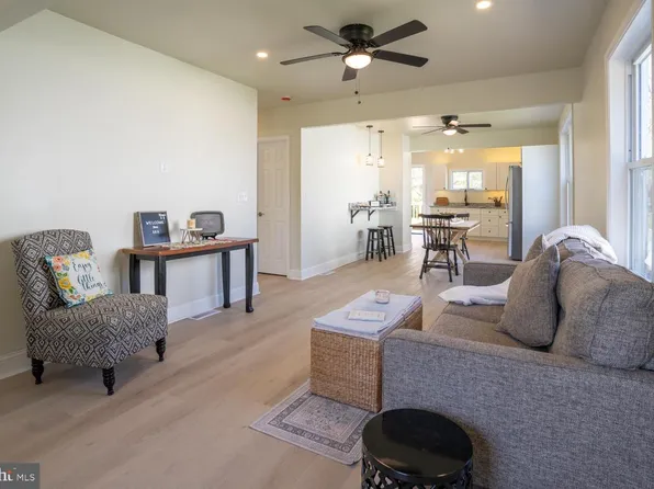 404 S Marlyn Ave, Essex, MD 21221