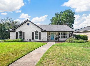 219 Norwich Dr, Hurst, TX 76054