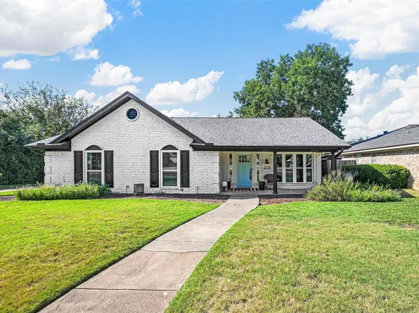 219 Norwich Dr, Hurst, TX 76054