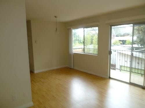 5th image of 219 Montana Ave APT 206