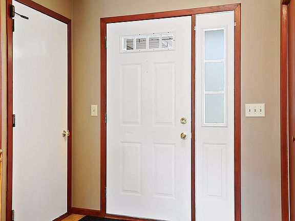 5th image of 1603 Summit Ave