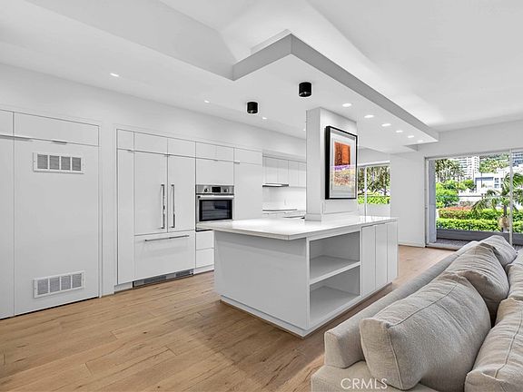 2nd image of 838 N Doheny Dr APT 505