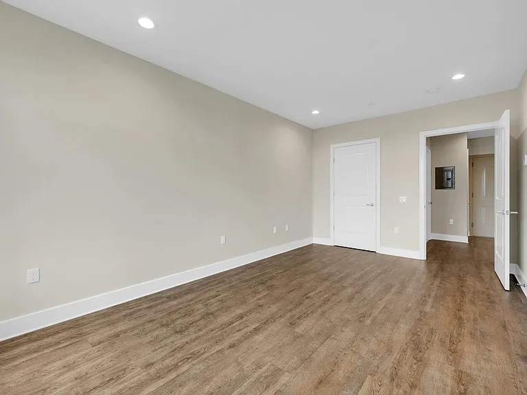 40 Jackson Ave - Luxury 55+ Community — Photo 18