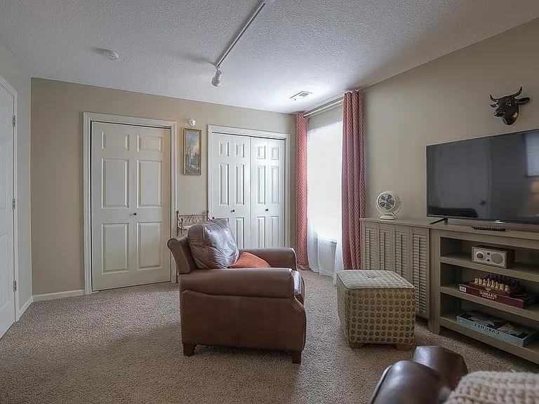 4735 Liberty St — Photo 17