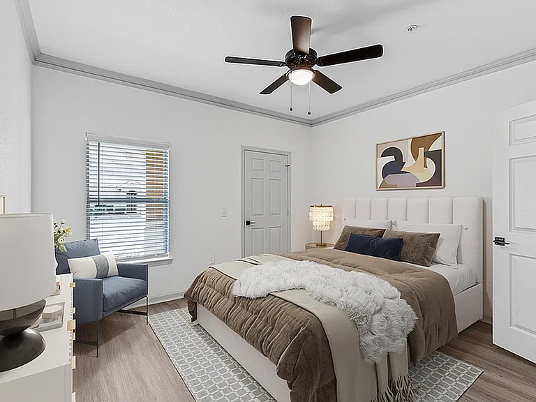 Halston World Gateway Apartment Homes — Photo 33