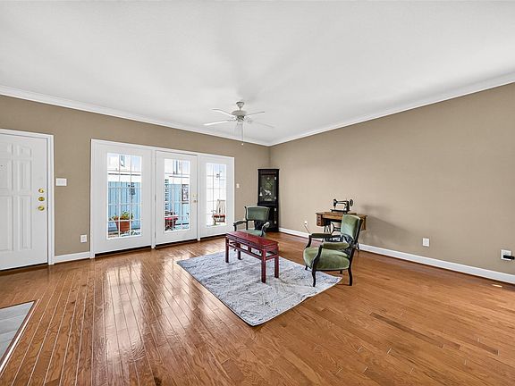 5th image of 404 Wilcrest Dr #404
