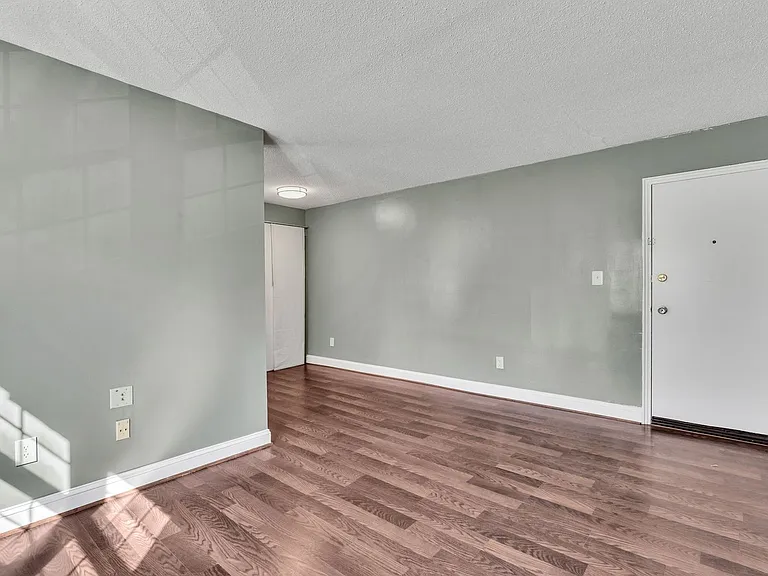 2237 Farrington Ave #203 — Photo 4