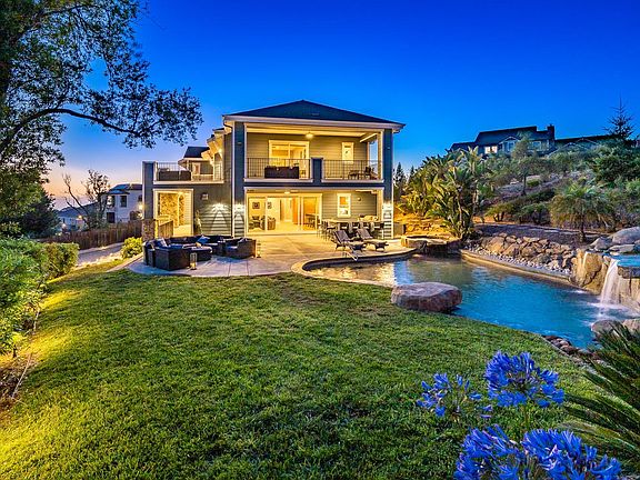 2nd image of 3882 Royal Manor Place