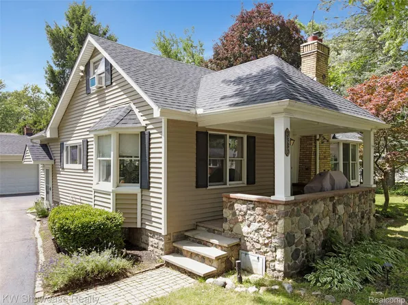 3980 Spencer Ter, West Bloomfield, MI 48323