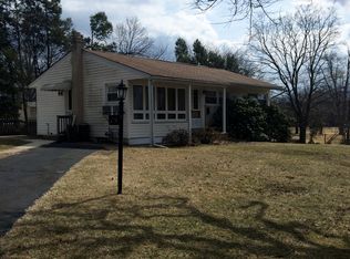 15 Saint Dunstans Rd, Hatboro, PA 19040