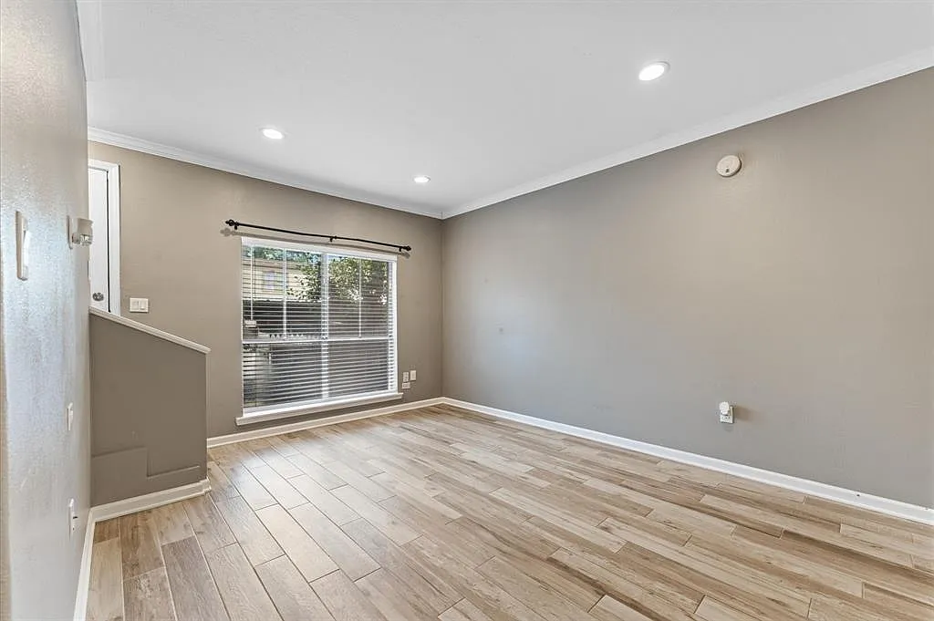 3 bed, 2.5 bath, 1228 sqft, $2,200 — Photo 4