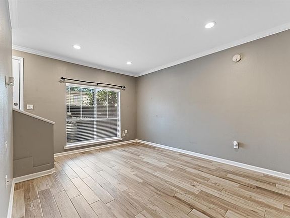 4th image of 811 Threadneedle St APT 277