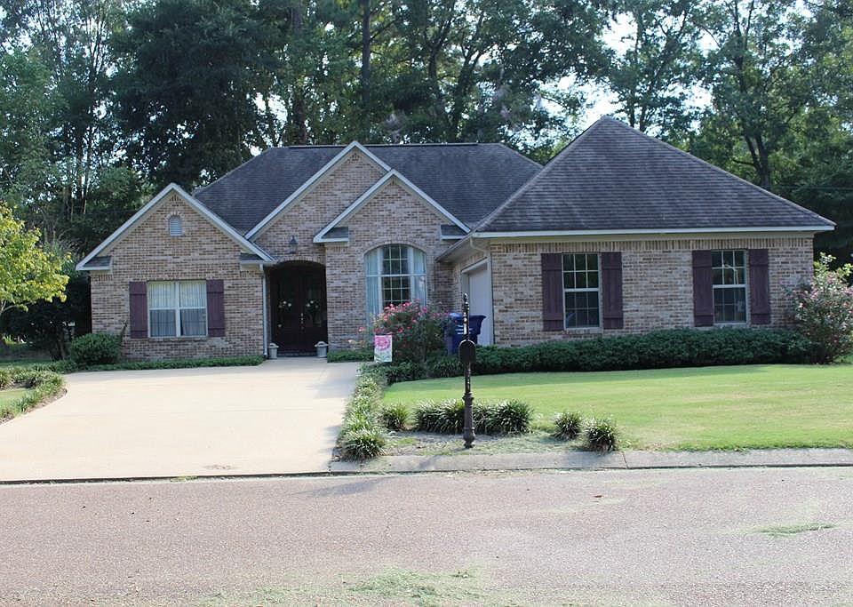 1st image of 101 Acorn Ln